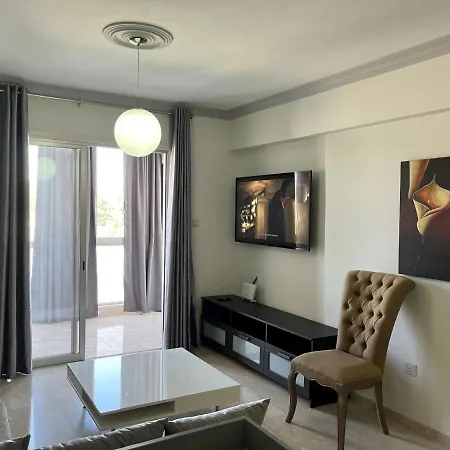 Apartment Luxury 3 Bedroom In Center